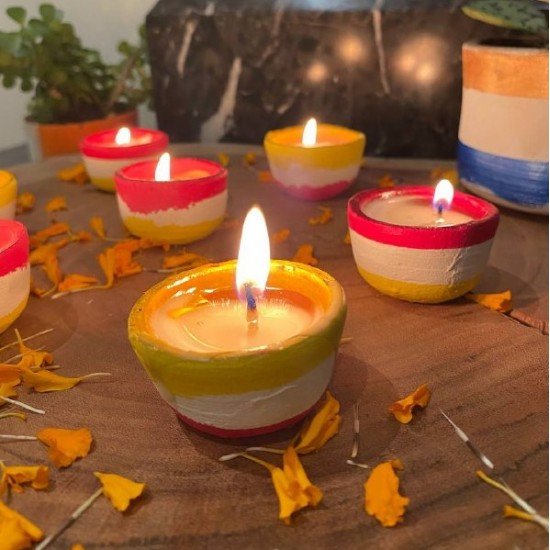 Hand crafted Earthen diyas (Set of 12)