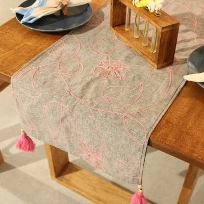 Flower Chambray Pearl Table Runner