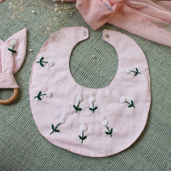 Daisy Embroidery bib